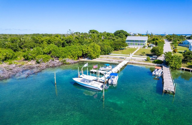 Key Lime House on Black Sound with 100’ dock