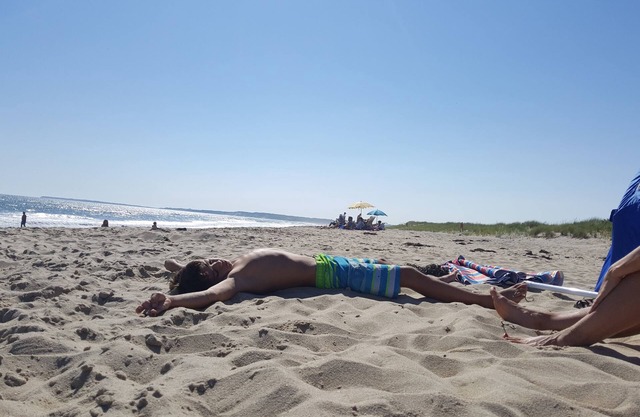 KEY TO BEST PRIVATE BEACH! nBeautiful 6-br home, sleeps 10 on Tisbury Great Pond