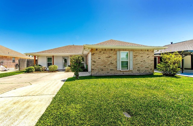 Key To Comfort Spacious 3-Bedroom Getaway in the Heart of Houma!