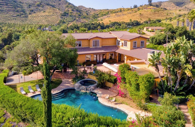Keys Creek by AvantStay | Sleeps 42, Luxury Estate