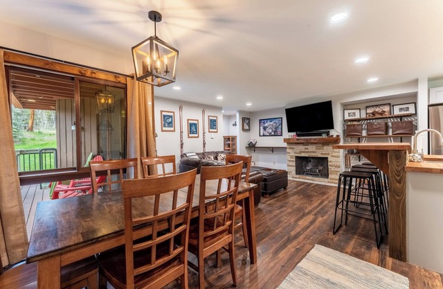 Keystone condo w/ wood-burning fireplace & private balcony, Close to shuttle