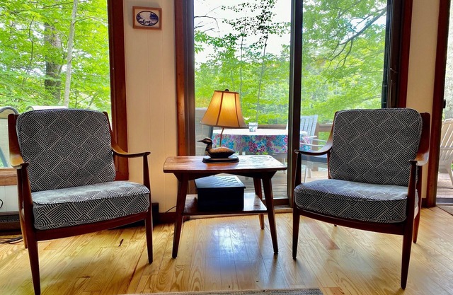 Kezar Lake 4-Bedroom 4-Season House w/Easy Access to Pleasant Mtn/Sunday River