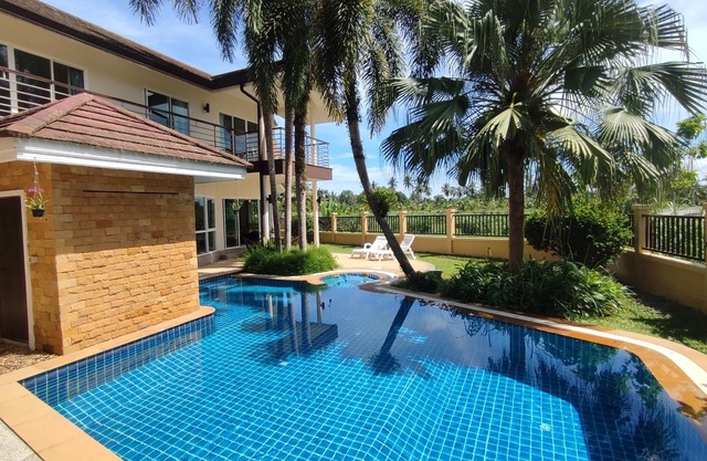 Villa mit 4 Schlafzimmern, kostenloser Transfer, Strand zu Fuß, keine Nachbarn