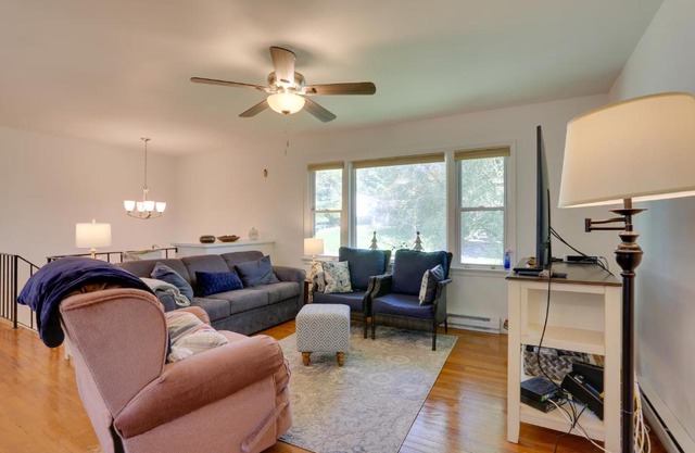 Kiamesha Lake Home with Deck 4 Mi to Resorts World!