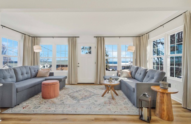 Kick back and enjoy the Chesapeake & this 3-bedroom, calm, stylish space.