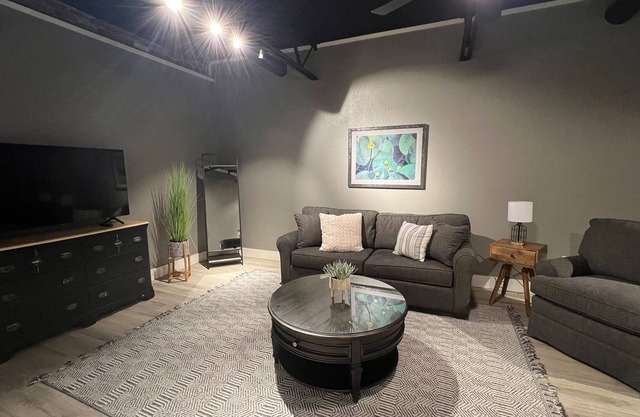 Kickapoo Apartments, Unit #5 | Modern apartment in Wichita Falls