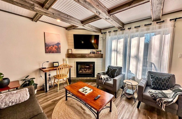 Kickback in Beautiful tranquil centrally located condo