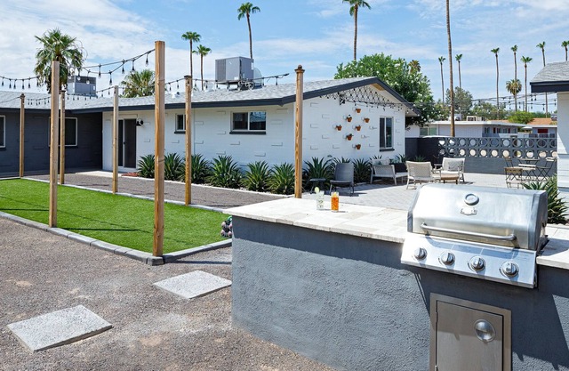 KICKIN IT IN OLD TOWN - 3 TOWNHOMES, 1 BOOKING