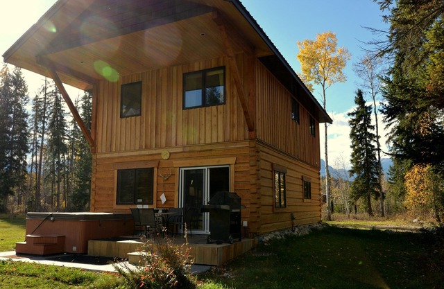 Kicking Horse Kabins - LUXURY LOGHOME MIT HEISSER WANNE