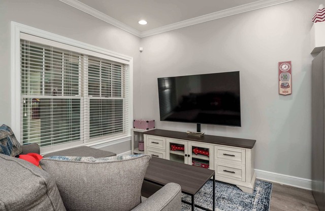 Kickoff Condo- Prime Location- Walk to UA/Strip