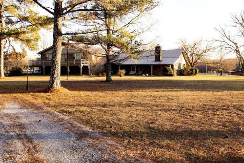 Kid and Pet-Friendly Lake Glamping in Tupelo, Mississippi