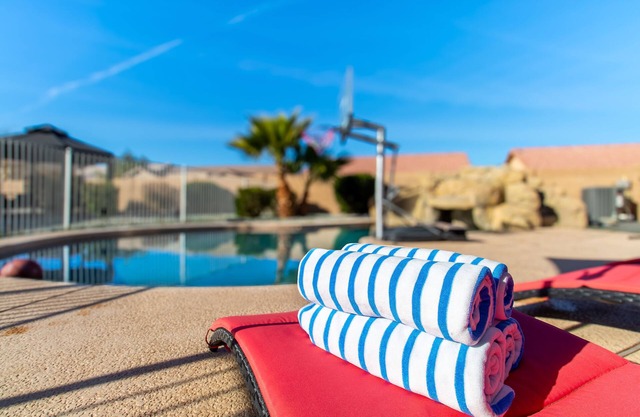 Kid Friendly - 5 BDR Home - Heated Pool - Mini Golf