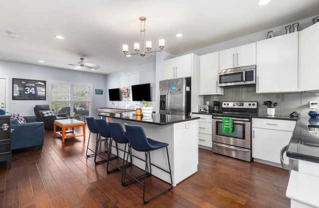 Kid Friendly Townhome! 3/4 mi to Jordan Hare!