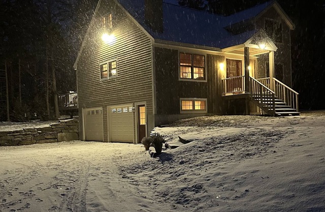 Kiki's Cozy Mountain Chateau-Mount Snow! HOT TUB!