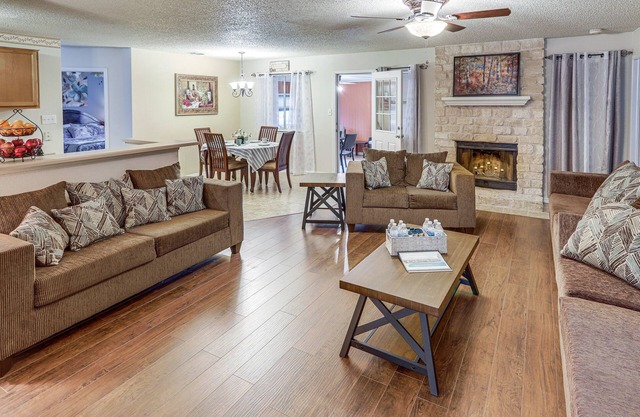 Killeen Home w/ Sunroom ~ 8 Mi to Fort Cavazos!