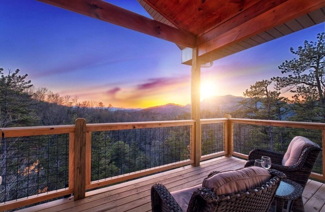 Killer Mtn Sunset Views | Hot Tub | Modern, Cozy!