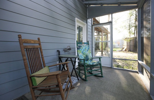 Kimberly: Studio, 0.5 BA Apartment in Pensacola, Sleeps 2