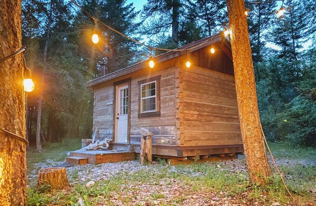 Kimbey's log Cabin Flathead Lake Beach Pets yes!