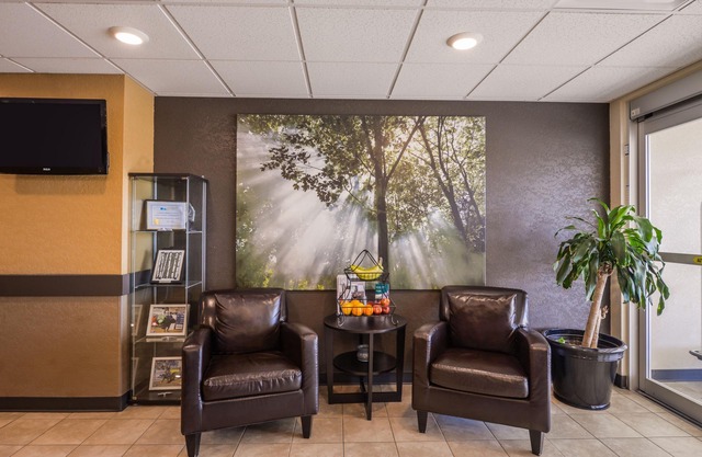 Kindersley All Suites Hotel