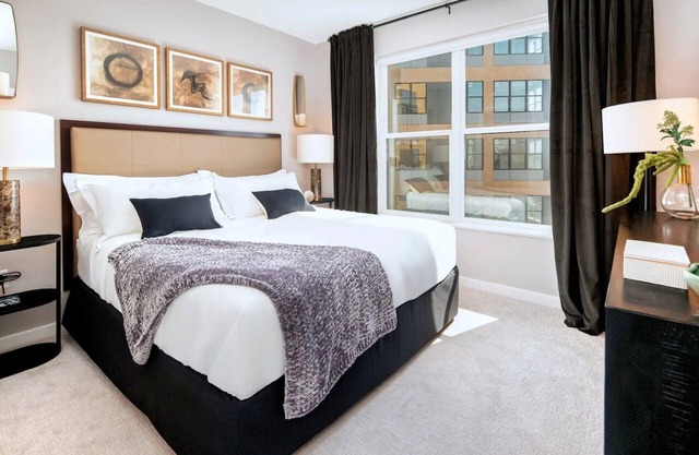 King 1BR Apt w/ Cozy Den & Luxury Amenities