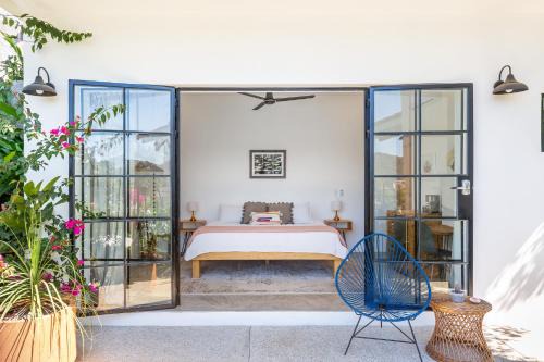 King Bed, Air Conditioning, Pool, Fast Wifi - Luna at Casa Calavera