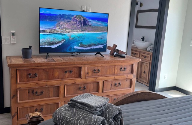 King bed and sunset views pine trees and hiking trails await you! Pinetreepalace