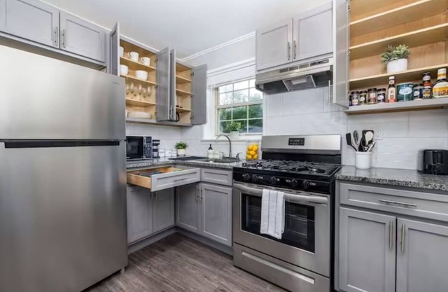 King Bed Apt - Fully Furnished w/Max Amenitiesn
