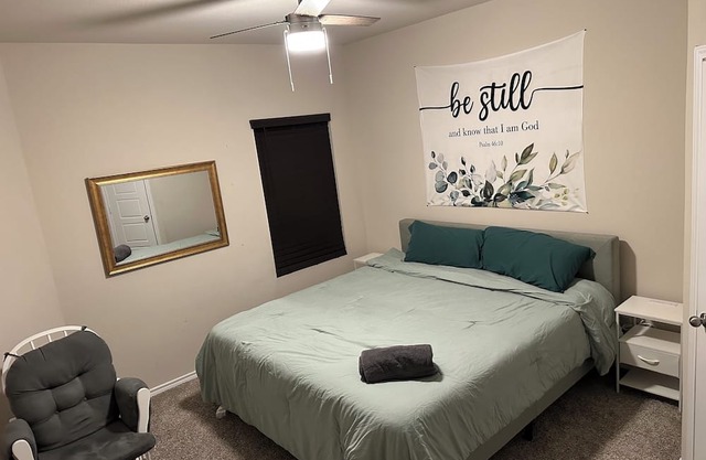 15 Minutes to Downtown San Antonio - 83 Inch TV & Gym