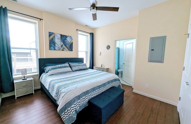 King-Bed Cozy Apartment near SSM Hospitals- Unit H