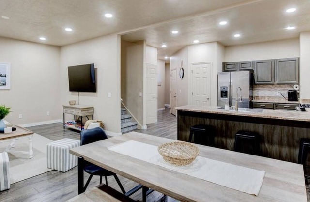 Spacious, Cozy 4BD Home! Close to everything!