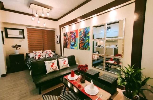 King Bed Deluxe- Cozy & Stylish Place in the Metro