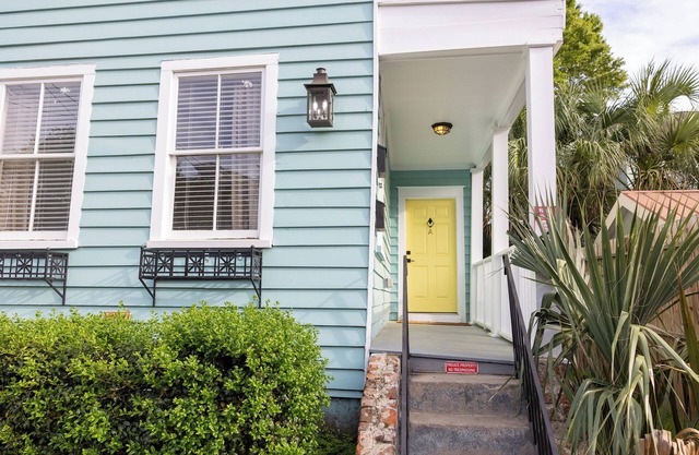 King Bed Escape near Historic Park Downtown w/Parking and A/C