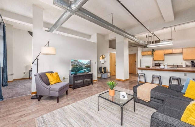 King Bed | Great Location+Amenities | Free Parking