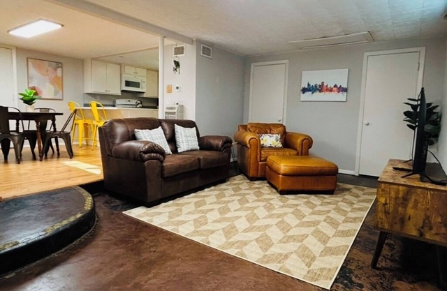 King Bed Home in the Heart of Jackson