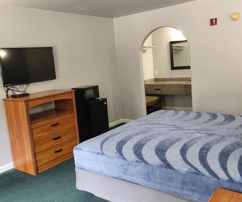 King Bed Hotel Studio 106