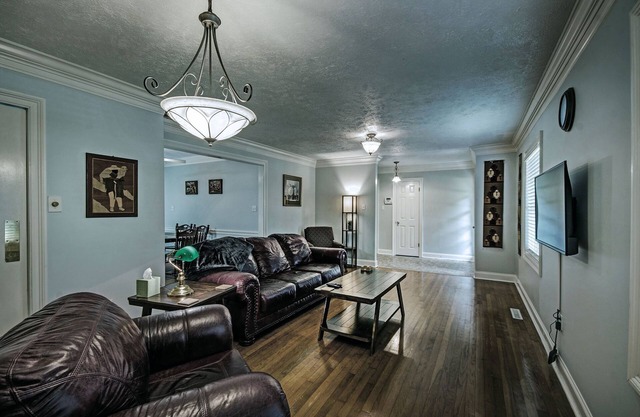 *King* Bed House in the Heart of Jackson