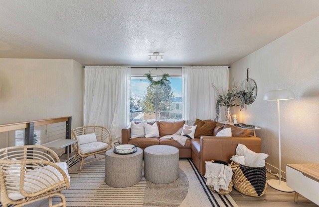 King Bed, Large Sectionals, Kids Area, Outdoor Living! Curated & Cozy Scandi!
