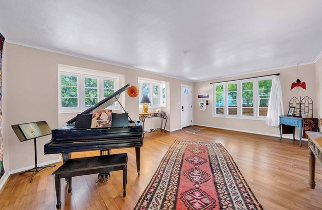 King Bed, Patio, BBQ, WD, 20min2Beach, Netflix
