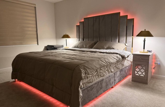 King bed - Perfect Room near Bills Stadium and Tesla
