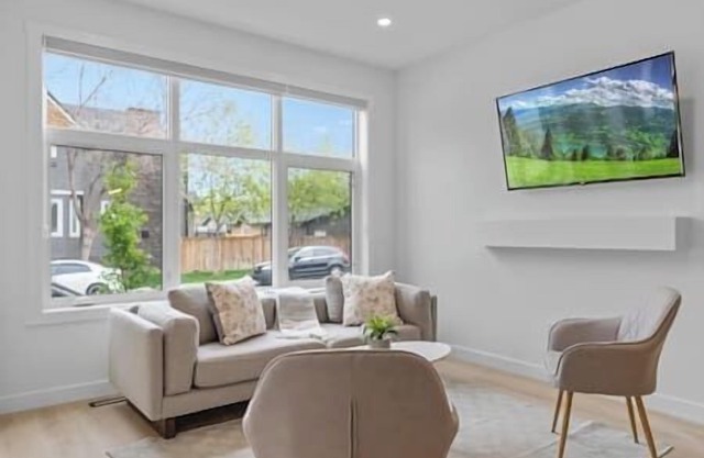 King Bed | Ping Pong | 3BR | Garage| AC | Backyard