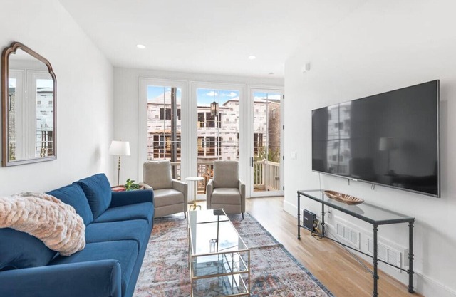 King Bed | Private Garage |Your Summerhill Escape