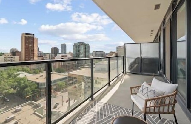King Bed |Skyline Views | Pool | Gym