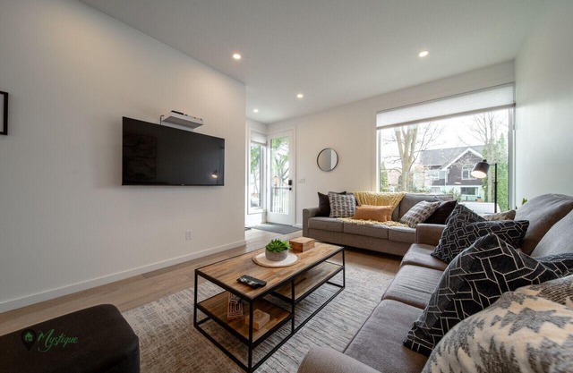 King Bed|Sleeps 8|Garage|Near Whyte Ave & UofA