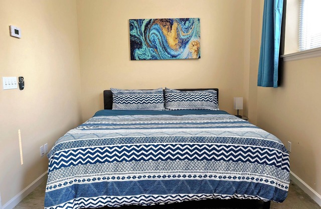 King Bed Studio- Walking Distance to SSM and Cardinal Glennon Hospitals