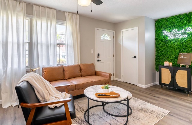 King Bed | Tranquil 3 Bedroom Idyllic Escape
