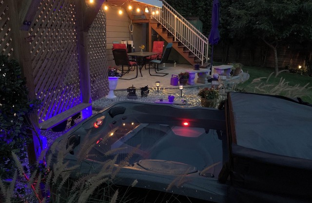 King Bed with private Hot Tub and Sauna