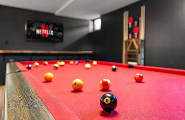 King Beds, Sleeps 11, *Entertainment Included!*