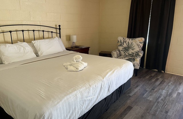 King Guest Room located at the entrance to Mountain Harbor just 2 1/2 miles from Lake Ouachita. by RedAwning