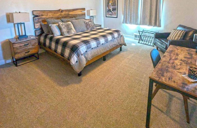 King Guest Suite with Private Bath