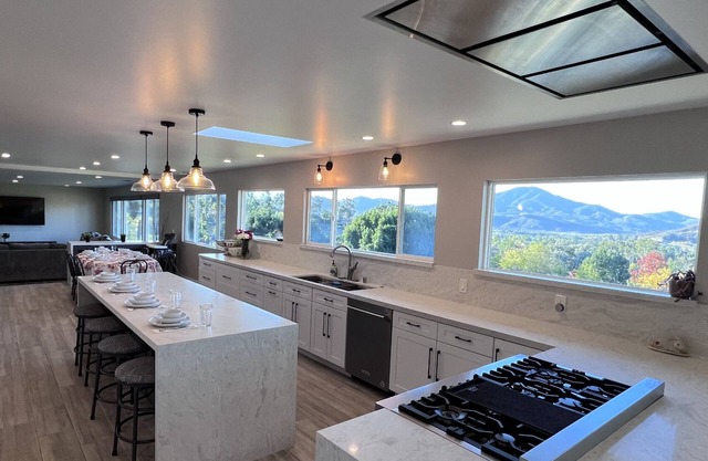 The Gem of Rancho San Diego: 6bd/6ba, Pool/Jacuzzi, VERY PRIVATE, AMAZING VIEWS!